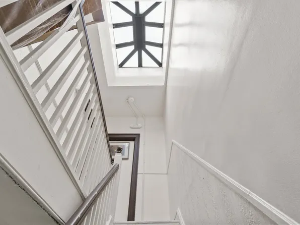 477 Mercer Street image 8 of 35