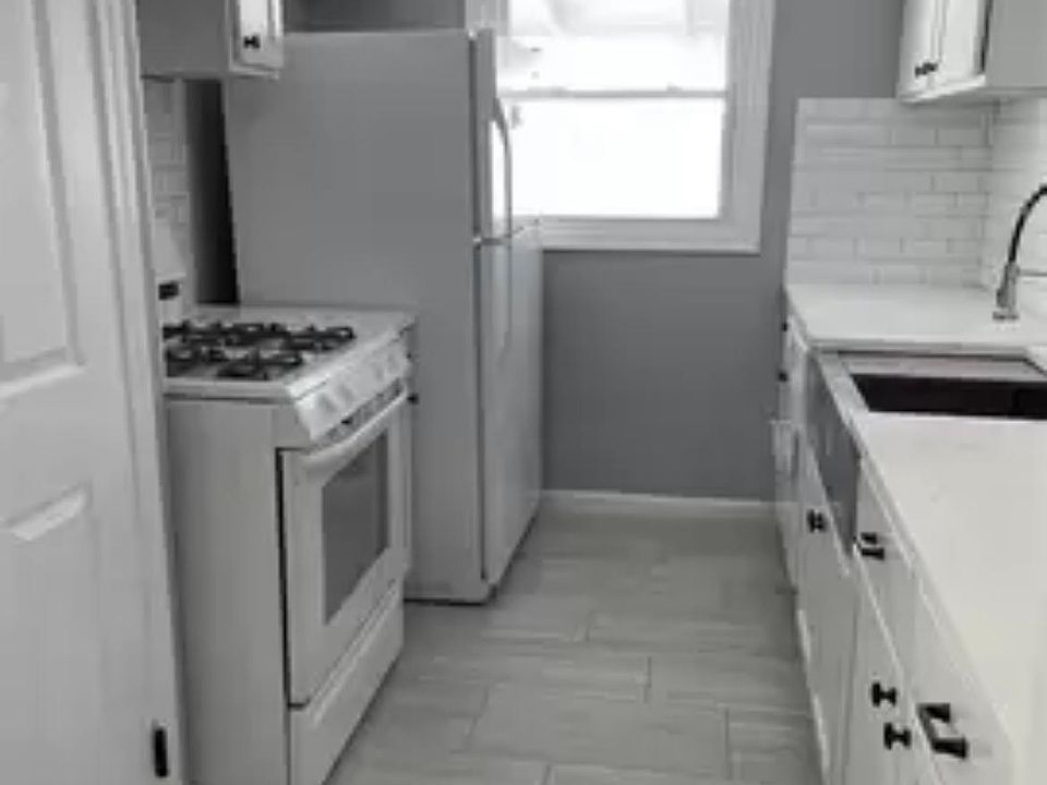 804 E Maxlow Ave Hazel Park MI Zillow Apartments for Rent in Hazel Park