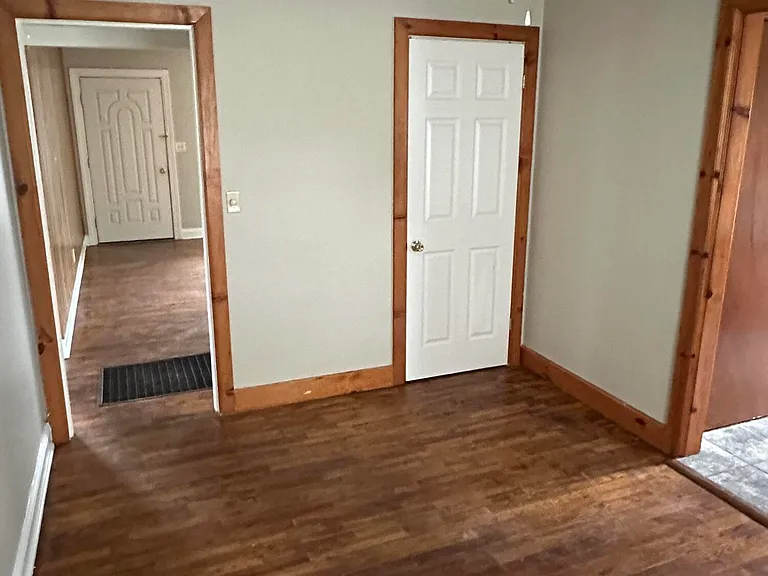 135 Willis Ave — Photo 28