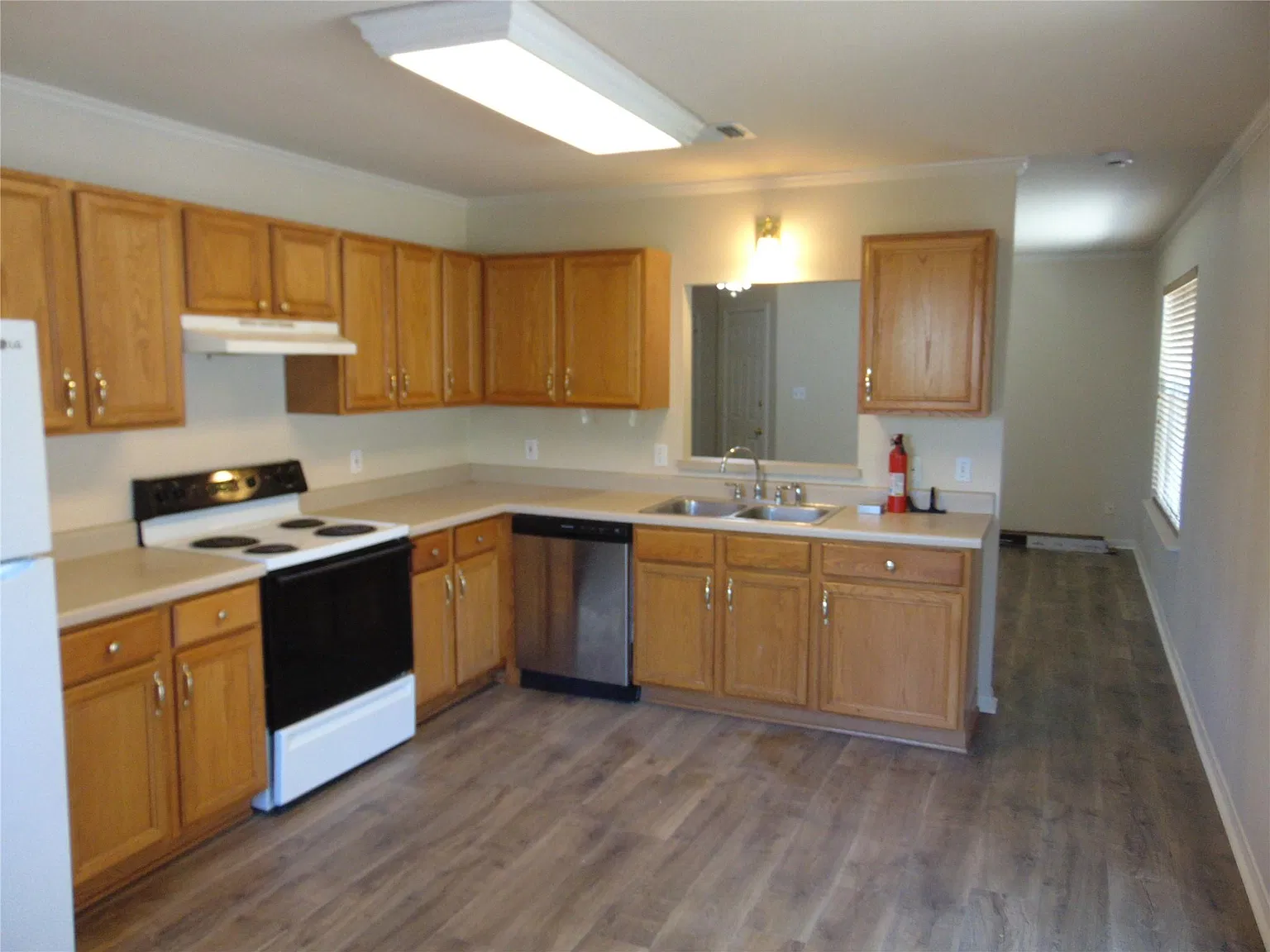 3 bed, 2.5 bath, 1300 sqft, $1,995 — Photo 4