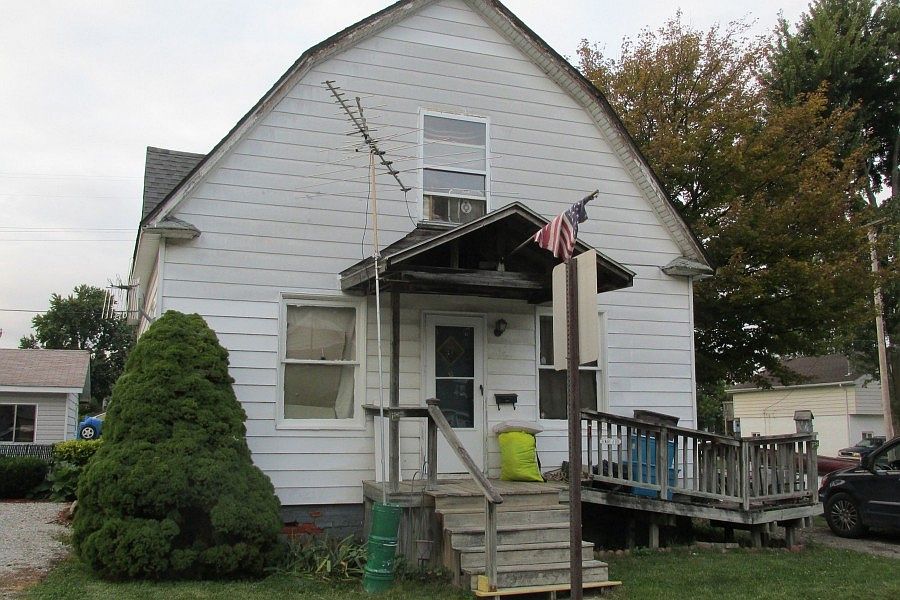 1st image of 610 Bruce St