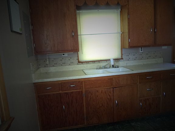 5th image of 355 S Jefferson St