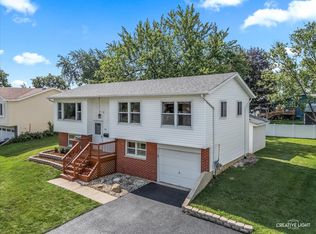 2211 Birchwood Pkwy, Woodridge, IL 60517