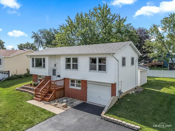 2211 Birchwood Pkwy, Woodridge, IL 60517