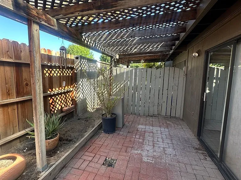 923 Greenfield Ave — Photo 33