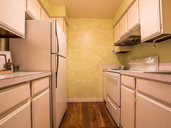 5th image of 3425 S 176th St Unit 118