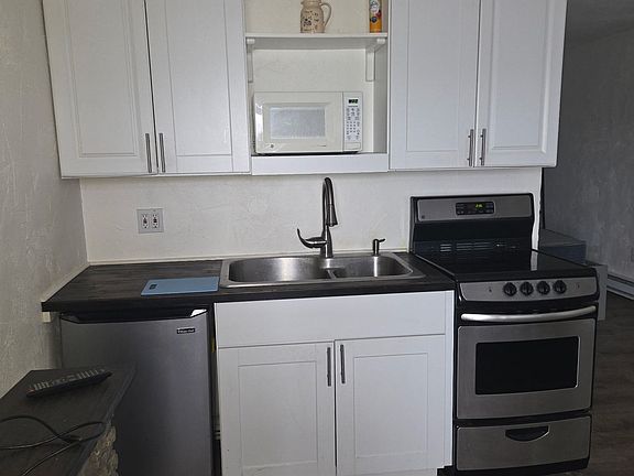 2nd image of 212-D Pequot Avenue #212D