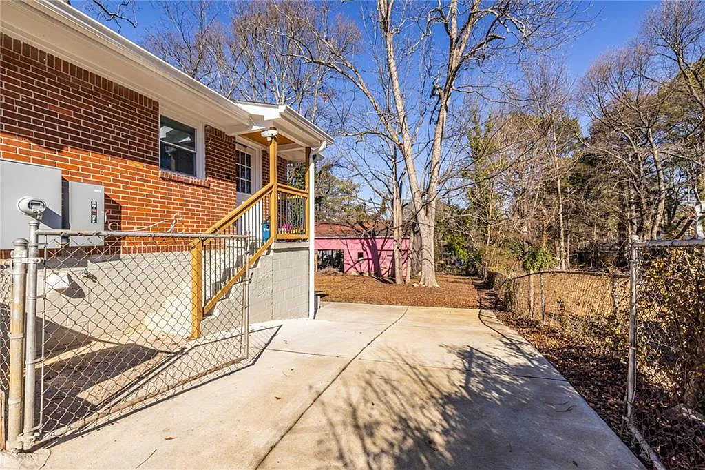 2 bed, 1.0 bath, 800 sqft, $1,700 — Photo 3