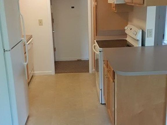 2nd image of 220 Fox St APT B11