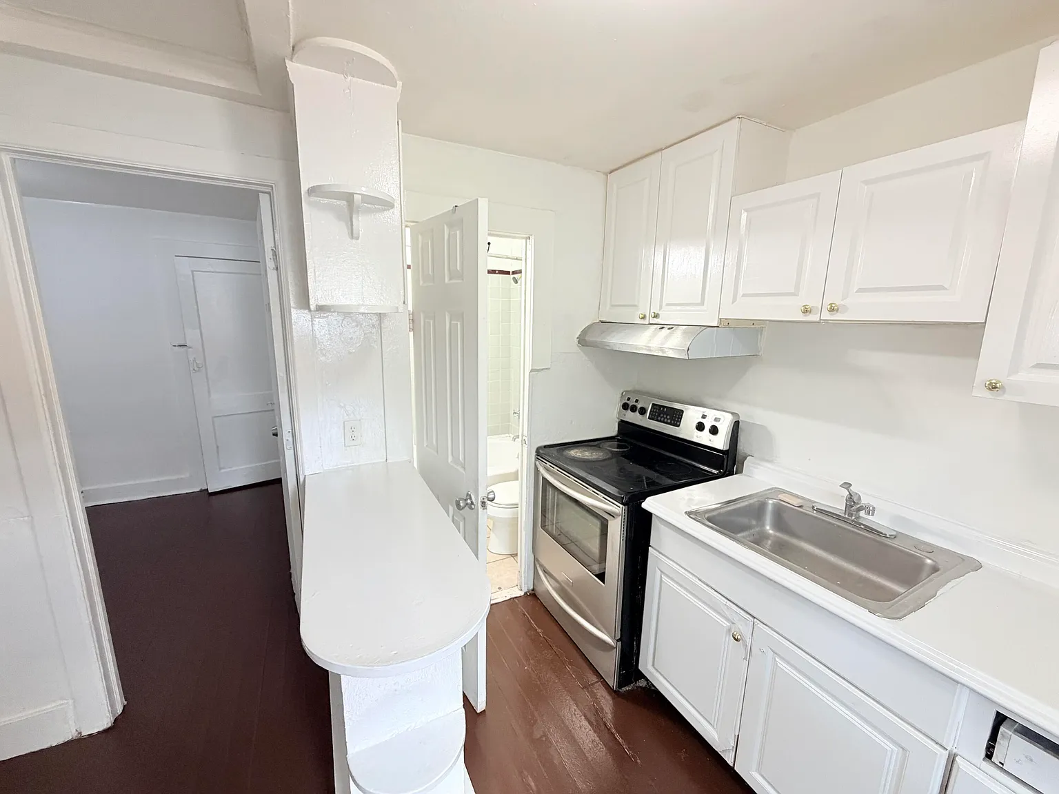 2 bed, 1.0 bath, 942 sqft, $1,800 — Photo 3