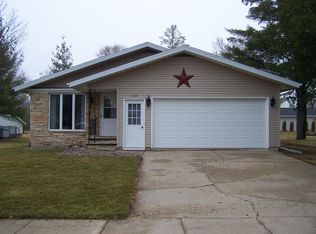537 Robbins St, Seymour, WI 54165