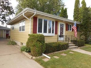 1037 Taft Ave, Oshkosh, WI 54902