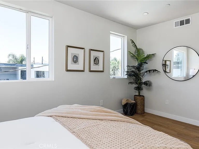 2824 Rowena Ave #C — Photo 19
