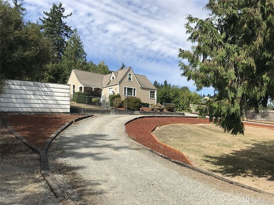 1st image of 624 70th Ave E