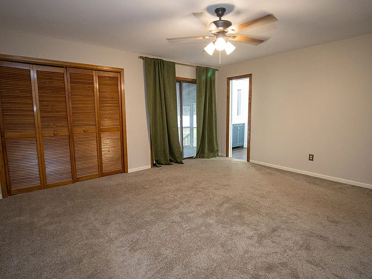 140 Land Of Lakes Cir — Photo 24
