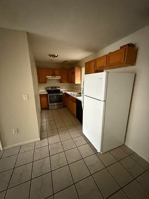 2 bed, 2.5 bath, 1080 sqft, $1,300 — Photo 3