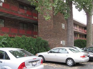 822 Noyes St APT 2I, Evanston, IL 60201