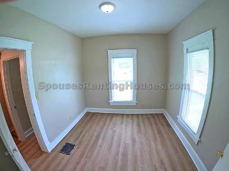 2336 Sycamore St — Photo 9