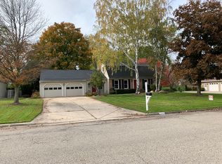 2213 Holiday Ln, Lansing, MI 48917