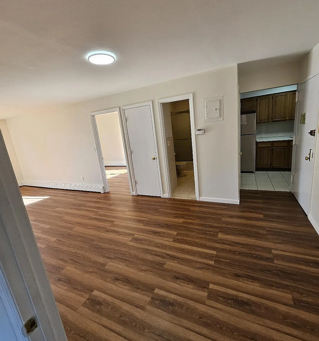 3 bed, 1220 sqft, $3,100 — Photo 2
