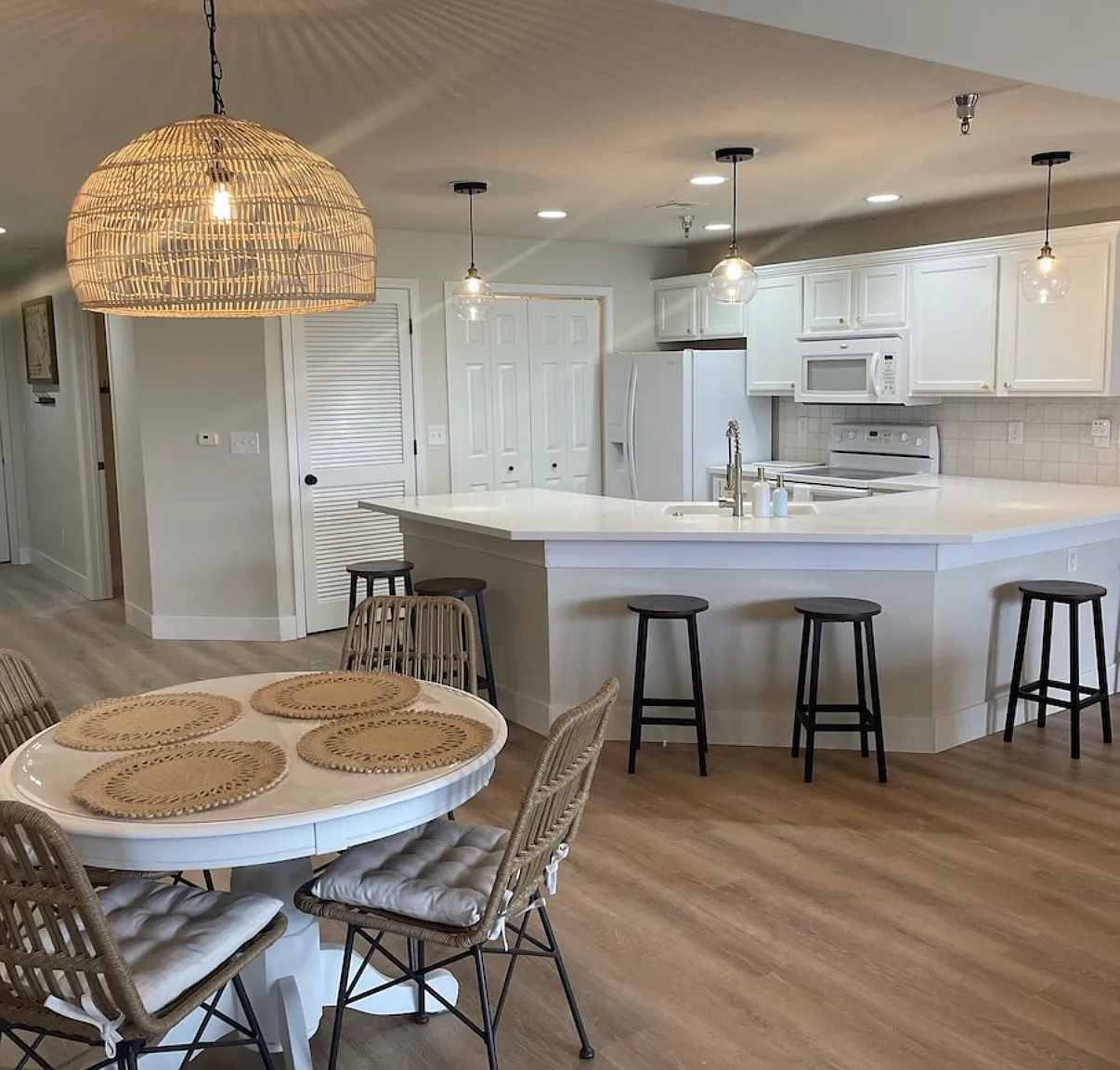 3 bed, 1425 sqft, $2,250 — Photo 1