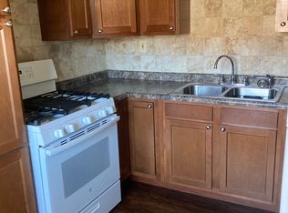 2008 Burke Dr, Winthrop Harbor, IL 60096