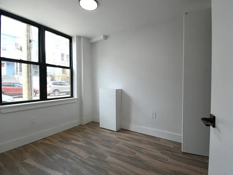 1362 Clay Ave #1 — Photo 5