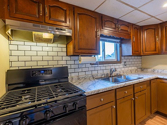 5th image of 18843 W Deerpath Rd