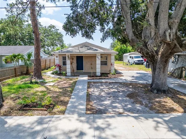 2411 5th Avenue Dr E, Palmetto, FL 34221