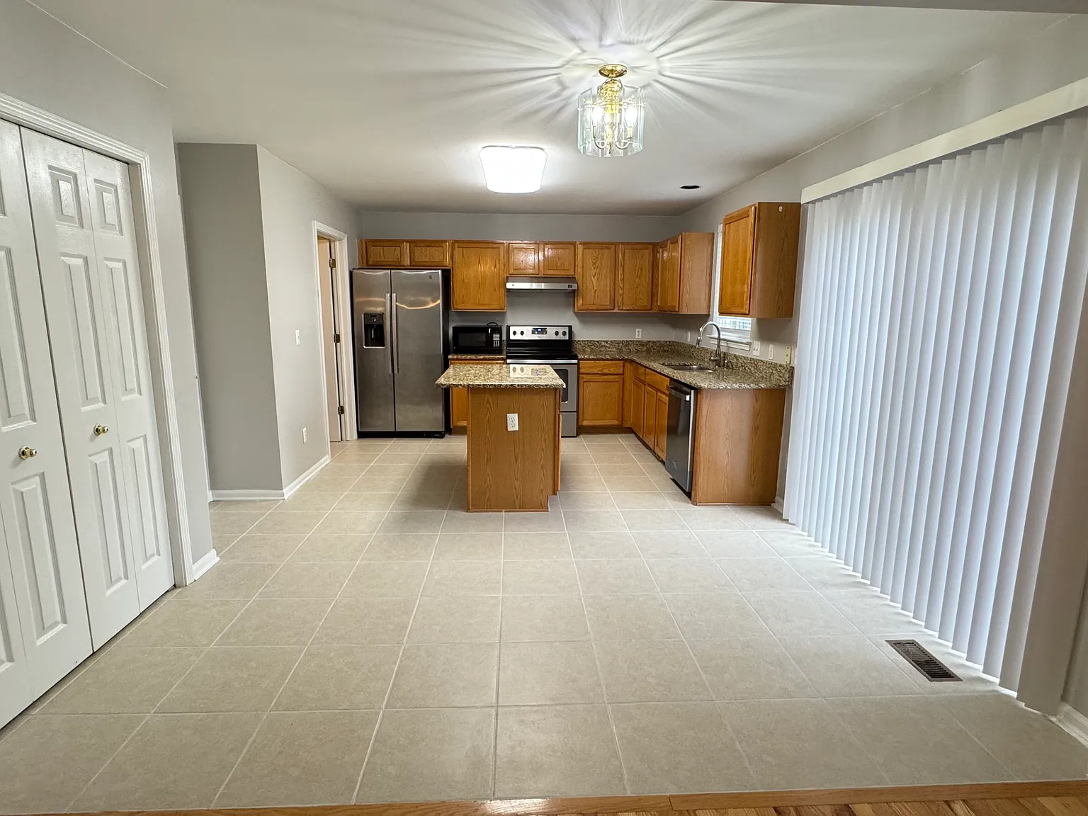 4 bed, 2.5 bath, 1824 sqft, $2,700 — Photo 4