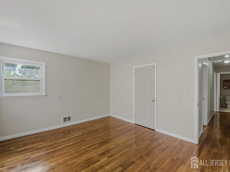 126 Orange St — Photo 11