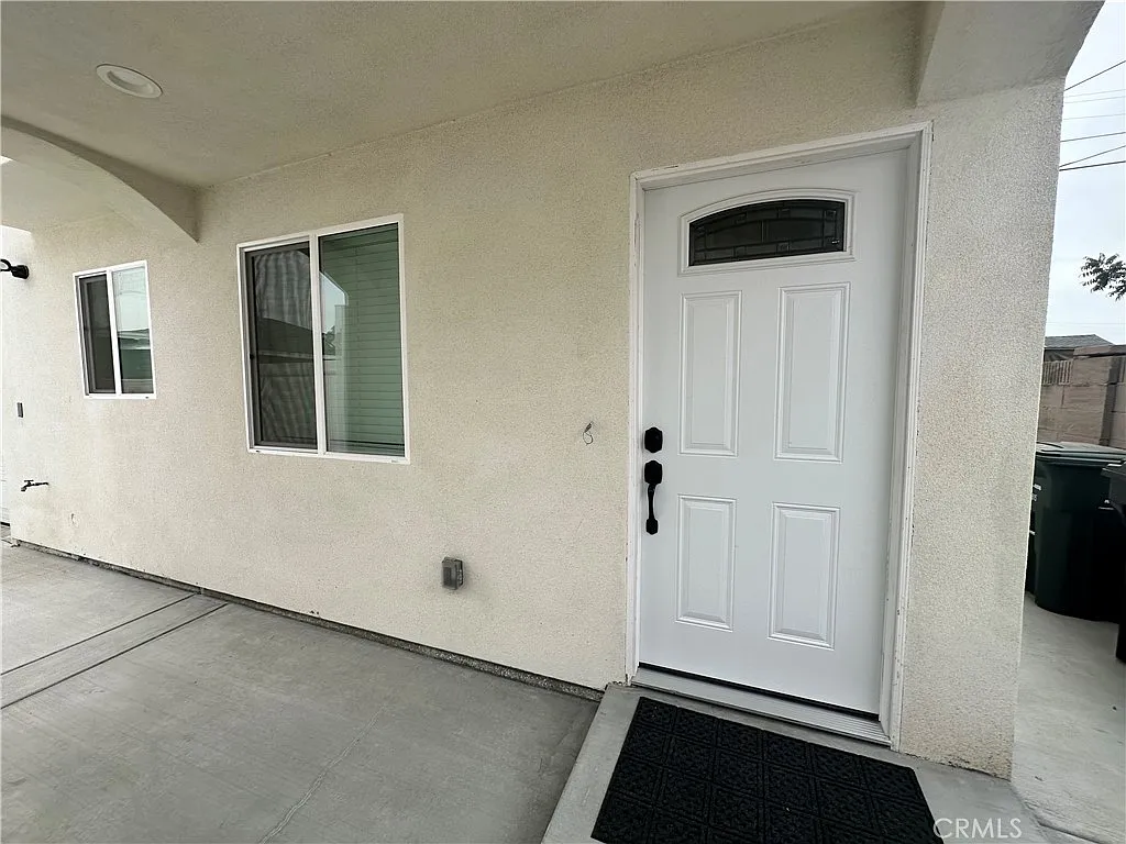 3 bed, 1200 sqft, $3,200 — Photo 4
