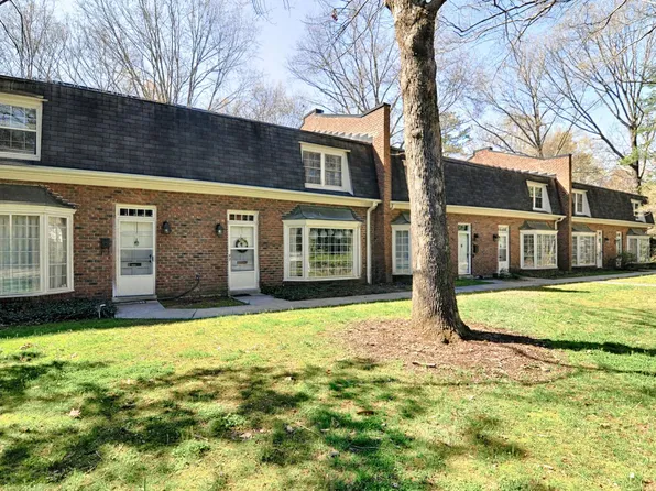 2 Banbury Ln, Chapel Hill, NC 27517
