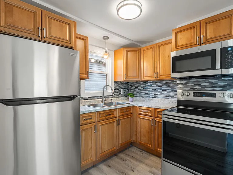 42 Riverside Ave — Photo 9