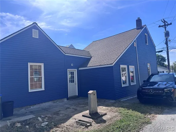 108 S Moore St, Waterloo, IL 62298