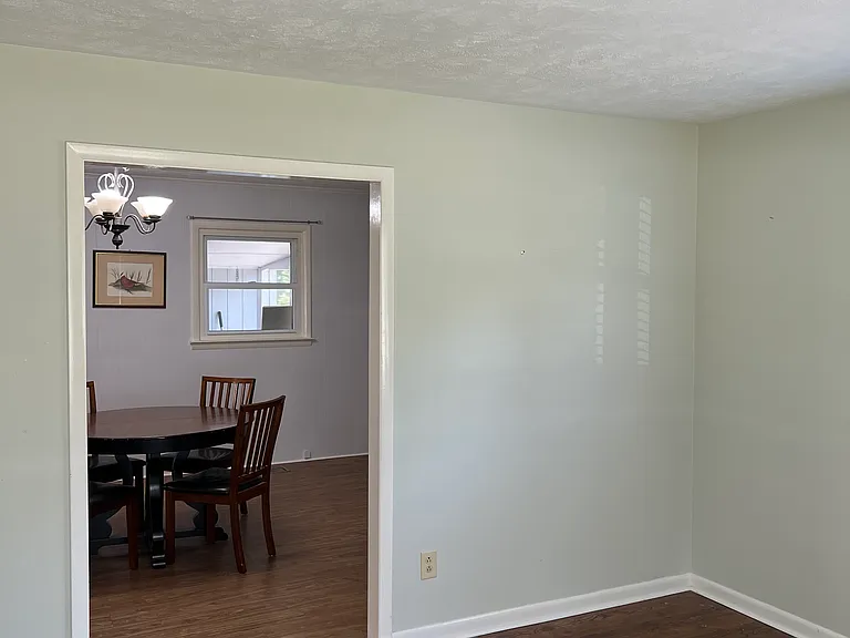 1605 Crest Dr — Photo 7