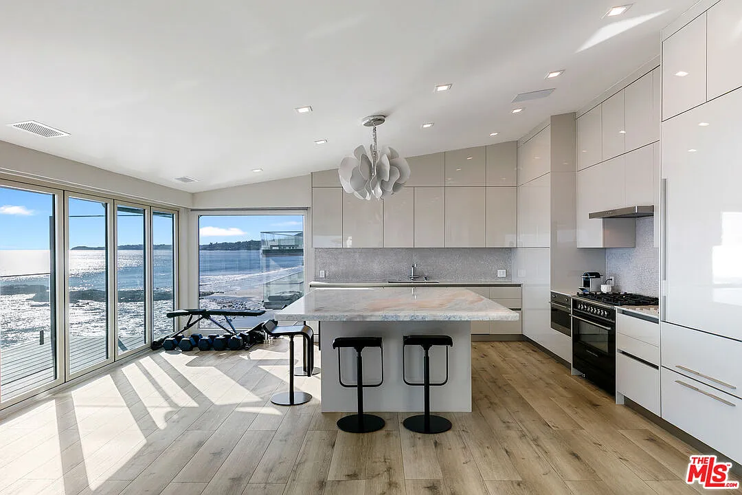 2 bed, 2.0 bath, 2000 sqft, $18,500 — Photo 3