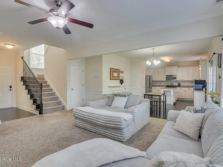 2507 Kari Ln — Photo 8