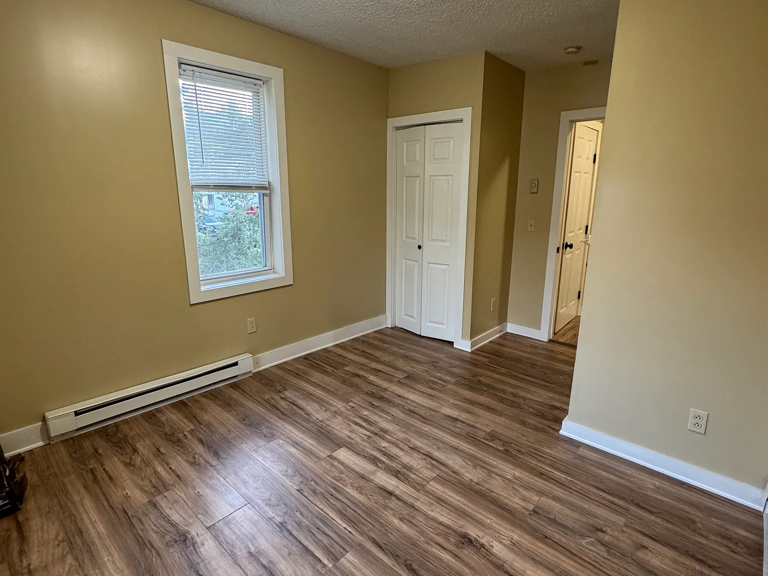 3 bed, 1200 sqft, $2,000 — Photo 3