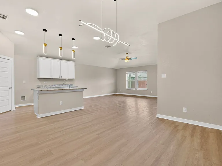 7619 Toledo Bnd — Photo 32