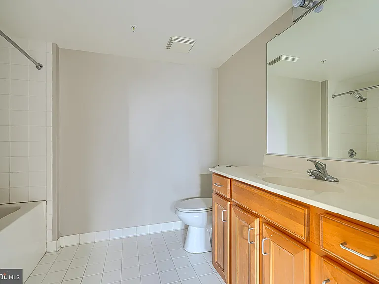 414 Water St #1404 — Photo 20