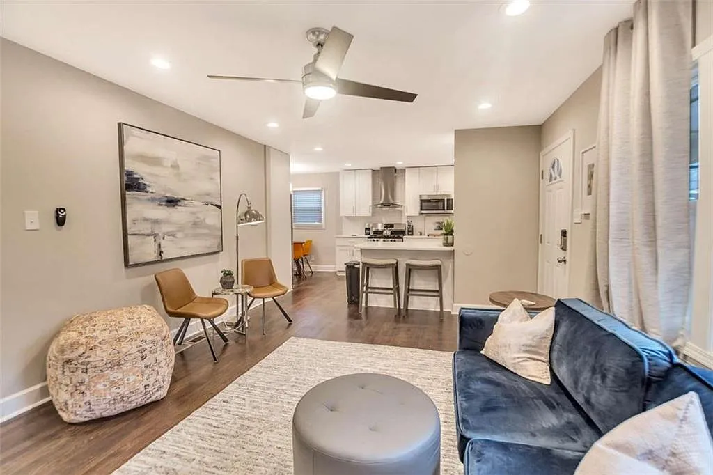 3 bed, 2.0 bath, 1600 sqft, $4,750 — Photo 3