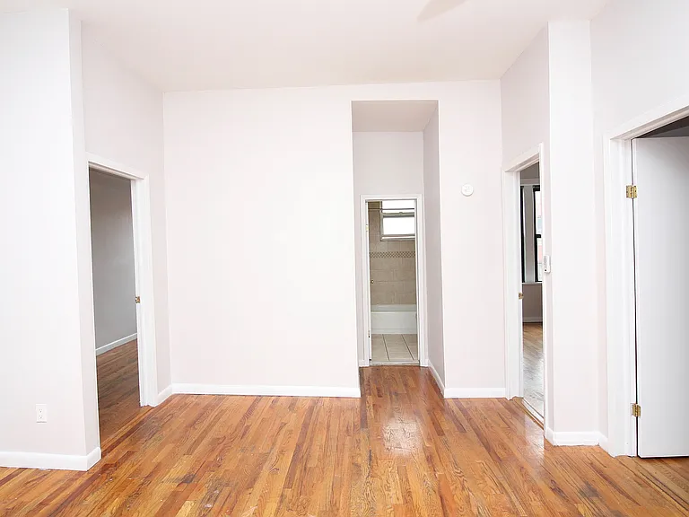 270 Grand St #14 — Photo 8