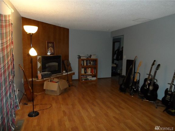 3rd image of 6223 6225 85th St SW
