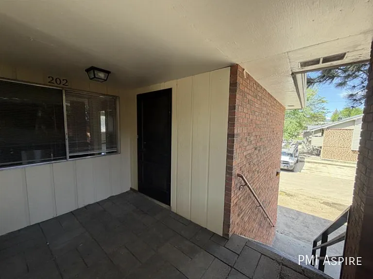 1329 Vivian St #202 — Photo 2