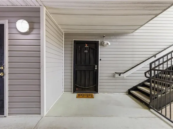 6203 Fairington Ridge Cir, Lithonia, GA 30038