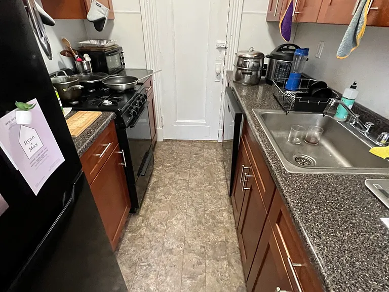 104 Queensberry St #10 — Photo 11