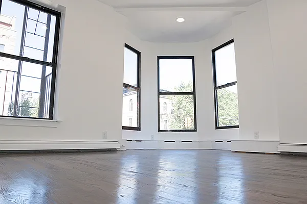 Rented by COASTLINE NEW YORK INC | media 18