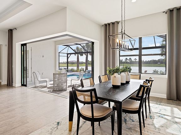 Cafe located off Kitchen with lanai access