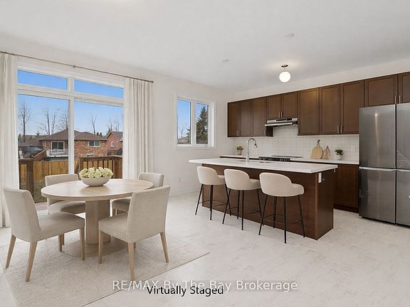 3rd image of 15 Beatrice Dr
